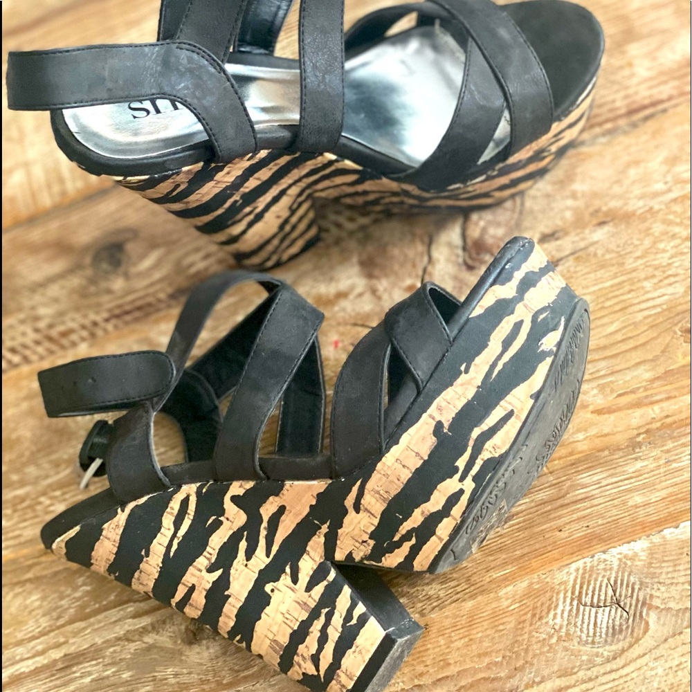 Lona Black Platform Chunky Heel